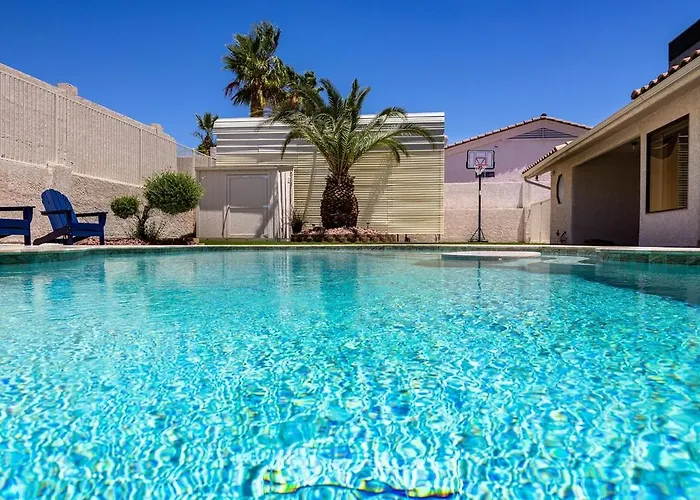 Chipin' It At The Pool Bball Holiday home *