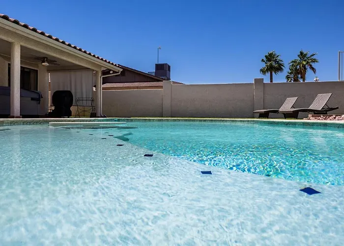 Chipin' It At The Pool Bball Holiday home