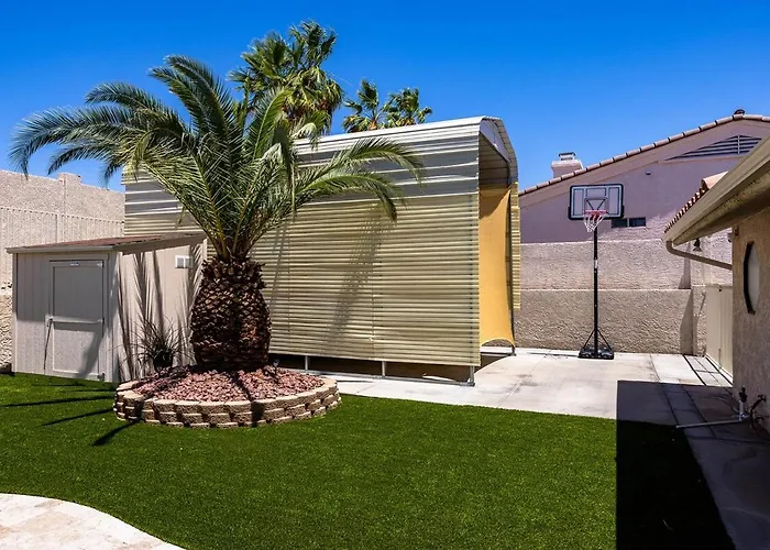 Chipin' It At The Pool Bball Holiday home